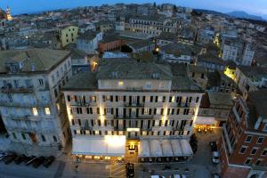 Nespecifikovaný výhled na destinaci Korfu nebo výhled na město při pohledu z hotelu