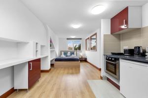 Η κουζίνα ή μικρή κουζίνα στο Kosher House - Hendon - London