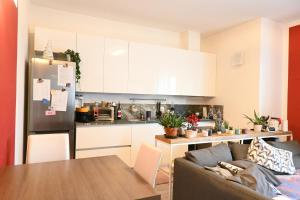 Kuchyň nebo kuchyňský kout v ubytování CN004 - Cesenatico, nuovo attico con terrazza e vasca idromassaggio