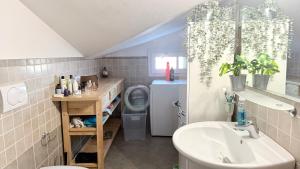 Koupelna v ubytování CN004 - Cesenatico, nuovo attico con terrazza e vasca idromassaggio + 13 fotografií