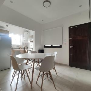 a kitchen and dining room with a table and chairs at Departamentos Arenales in Viedma