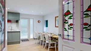 Kuchyň nebo kuchyňský kout v ubytování Dolphin House