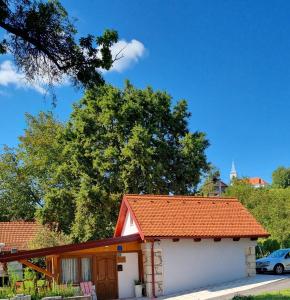 Budova, v ktorej sa dovolenkový dom nachádza