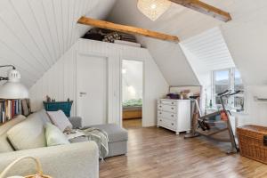 a living room with a couch and a desk at Feriehus 1107 in Ringkøbing