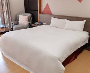Postel nebo postele na pokoji v ubytování 愛菲爾Motel