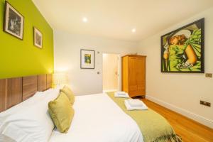 Ένα ή περισσότερα κρεβάτια σε δωμάτιο στο Lochelour Mill Cottage