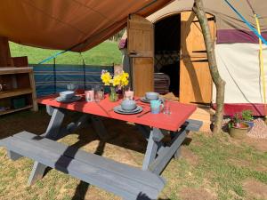 Gallery image of Self Contained Yurt - Barbadoes in Tintern +17 photos