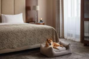 Una cama o camas en una habitación de Anantara Palais Hansen Vienna - newly renovated