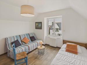 a living room with a couch and a window at Plage de la Grève Blanche à 600m - Maison pour 8 in Le Guilvinec