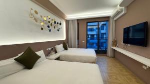 Rúm í herbergi á 禾夏民宿Her Shot Inn