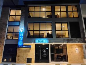 a hotel with the front of the building at night at Hotel HVD Inn Cabecera in Bucaramanga