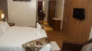 Postel nebo postele na pokoji v ubytování Kani Residency Hotel