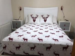A bed or beds in a room at Alojamientos Rurales Cuatro Estaciones