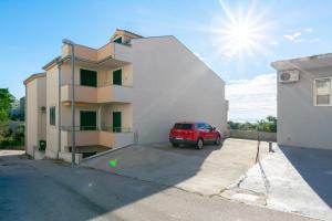 Budova, v ktorej sa apartmán nachádza