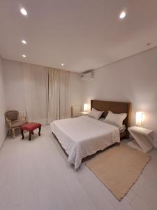 Katil atau katil-katil dalam bilik di Calme S1 avec Jardin dans un Hotel