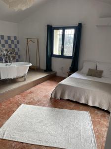 Postel nebo postele na pokoji v ubytování Maison d'hôtes la Doma Venterol chambres & SPA