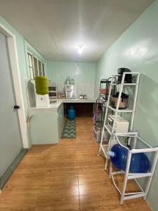 Kuchyň nebo kuchyňský kout v ubytování Radex Place Staycation 2BR House- near Dahican beach
