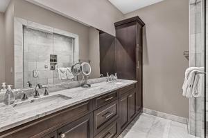 a bathroom with a large sink and a mirror at Elegant Condo-Steps from Wrigley Field, 32 Nights condo in Chicago