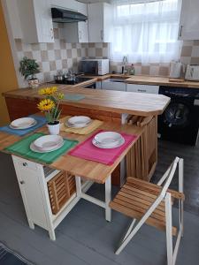 Kuchyň nebo kuchyňský kout v ubytování The beach hut 298 golden sands
