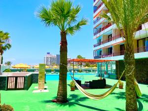 Bazén v ubytování OLYMPIA sea view nebo v jeho okolí