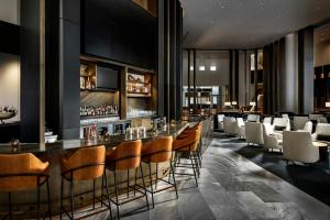 Lounge nebo bar v ubytování JW Marriott Edmonton ICE District