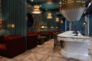 Posezení v ubytování JW Marriott Edmonton ICE District