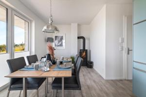 Fotografie z fotogalerie ubytování BeachTerraceFour- EG, Meerblick, Terrasse, Kamin, Sauna v destinaci Olpenitz
