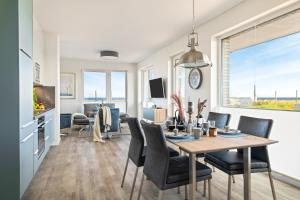 Posezení v ubytování BeachTerraceFour- EG, Meerblick, Terrasse, Kamin, Sauna