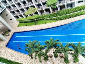 Cozy and Affordable Condo near MOA and Airport with Wifi 069游泳池或附近泳池