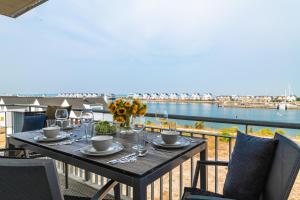 Balkón nebo terasa v ubytování Ocean Harbour- 2 OG, Balkon, Kamin
