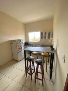 Dapur atau dapur kecil di Apt 02 Quartos Ouro Branco