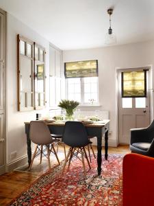 a dining room with a table and chairs at Park Gate in Stamford