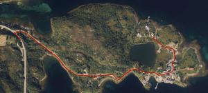 a map of an island with a red trail at Sildpollnes Lodge in Vestpollen