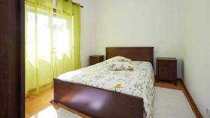 a bedroom with a bed in a room with a window at Ericeira Dream Stay in Ericeira