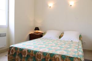 Ένα ή περισσότερα κρεβάτια σε δωμάτιο στο Maison 3 pièces - 4 couchages - La Brée-les-Bains LBO000-377