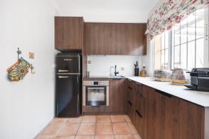 Kuchnia lub aneks kuchenny w obiekcie CB Living - First line detached house, Cabo Roig