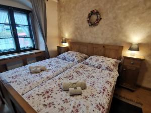 Posteľ alebo postele v izbe v ubytovaní Apartmány U Koudelníka