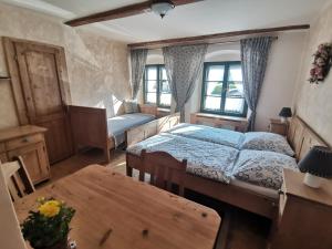 Posteľ alebo postele v izbe v ubytovaní Apartmány U Koudelníka