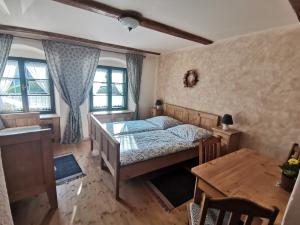 Postel nebo postele na pokoji v ubytování Apartmány U Koudelníka