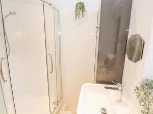 Koupelna v ubytování Chy Benyngoth + 24 fotografií