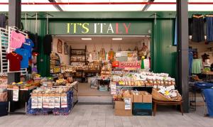 Supermarket nebo jiné obchody v  apartmánu nebo okolí