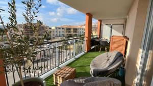 Μπαλκόνι ή βεράντα στο T3 spacieux- Clim- Piscine