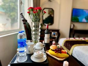 Postel nebo postele na pokoji v ubytování Hoàng Gia Hotel Nhân Hòa