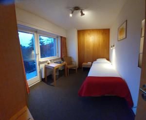 Voodi või voodid majutusasutuse Hôtel Splendide toas
