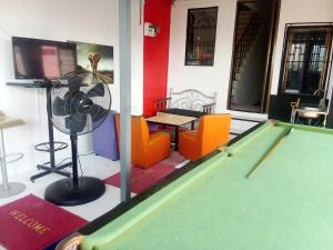 TV a/nebo společenská místnost v ubytování BEN & LEK GUESTHOUSE