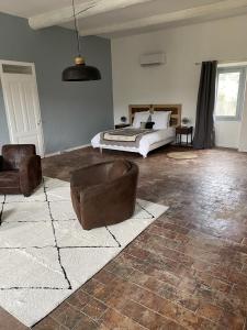 Postel nebo postele na pokoji v ubytování Maison d'hôtes la Doma Venterol chambres & SPA