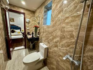 Koupelna v ubytování Hoàng Gia Hotel Nhân Hòa