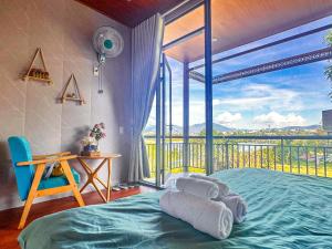 Postel nebo postele na pokoji v ubytování Ki-ss House Coffee and Glamping