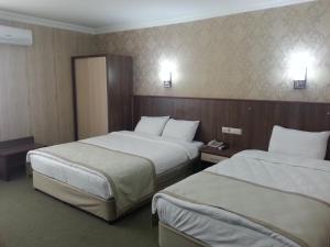 Postel nebo postele na pokoji v ubytování Hosta Otel