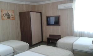 Postel nebo postele na pokoji v ubytování Hosta Otel